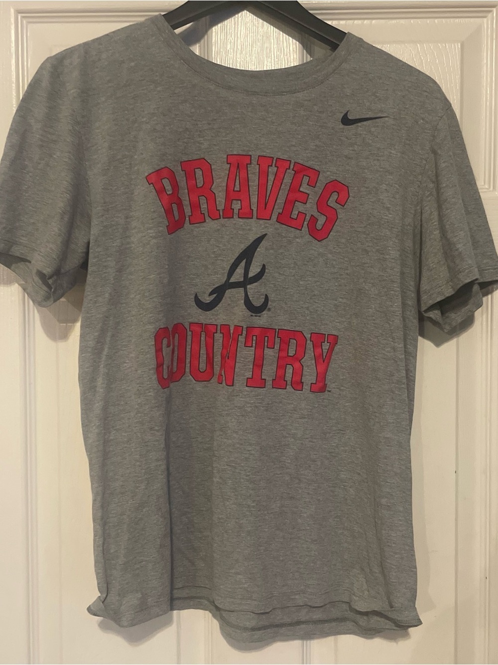 Braves Nike Heather Gray Athletic Tee w/White Print size medium Braves Country